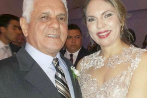 Dra. Mara Nei Elias. Na foto ela posa com seu esposo, José Elias