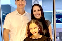 Melissa-Alves-de-Almeida-com-os-pais-Dr-Jorge-Eduardo-Martins-de-Almeida-e-Dra-Camila-Seravali-Alves-de-Almeida-