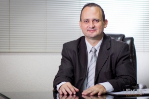 Advogado e Diretor da Faculdade Cathedral, Sandro Saggin