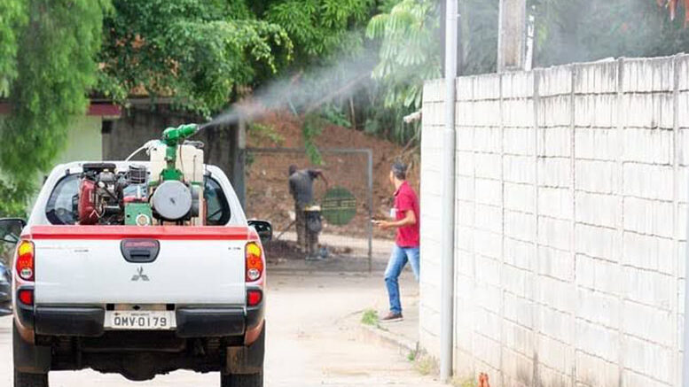 Aragarças intensifica ações contra dengue com carro Fumacê