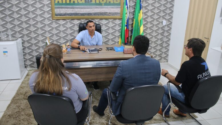 Diretores da nova empresa que administra o aeroporto de Aragarças se reúne com prefeito Delegado Ricardo Galvão